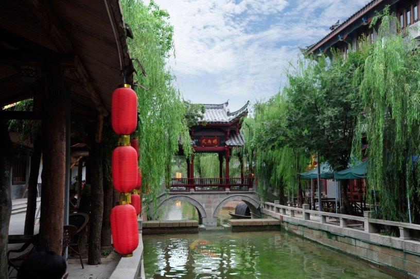三星堆频繁出现一个“手势”,太诡异,专家:手里拿的啥?